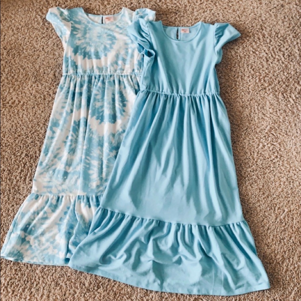 2 girls blue and tye die dresses 👗